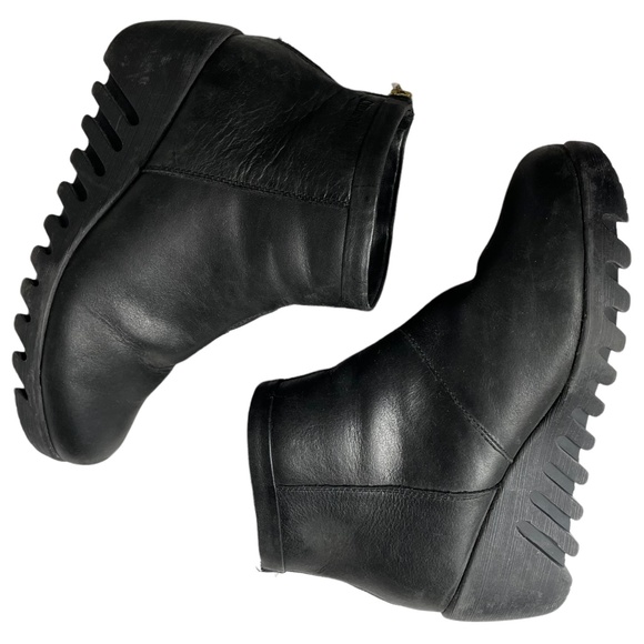 Cougar Leather Waterproof Boots 9 Bang Black Ankle Booties Wedge Lug Sole Round - Picture 8 of 12